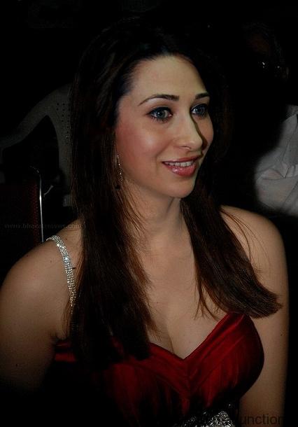 Karisma Kapoor Sexy Thighs And Cleavage Show Page 2 Of 5
