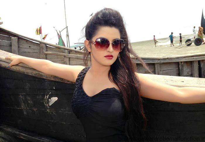 Hot Pics of Beautiful Bangladeshi Actress Pori Moni