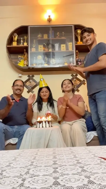 akriti negi with her parents and brother