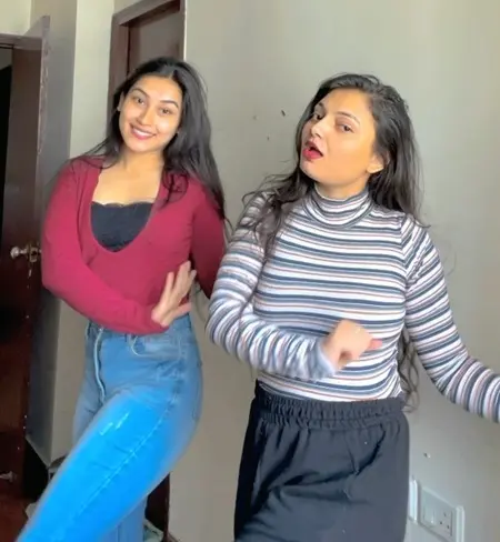 akriti negi with sister smriti negi