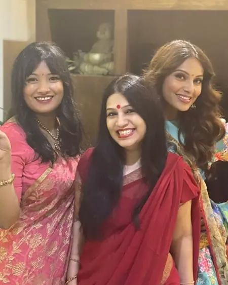 bipasha basu with sisters bidisha basu and vijayeta basu