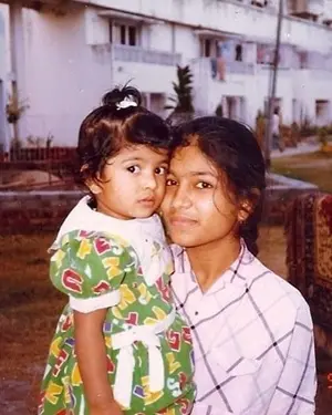 childhood picture of bidisha basu with sister vijayeta basu