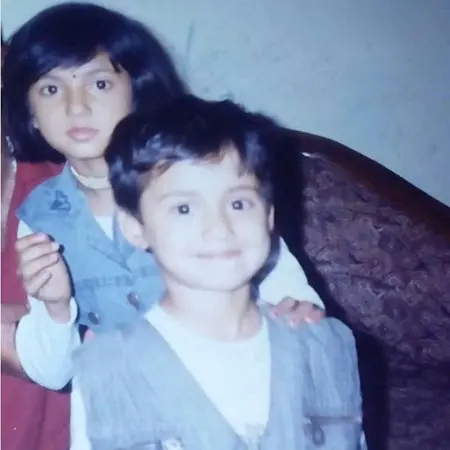 childhood picture of disha patani and khushboo patani