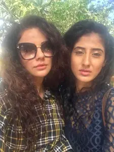 sara arfeen khan with sister naina mansukhani