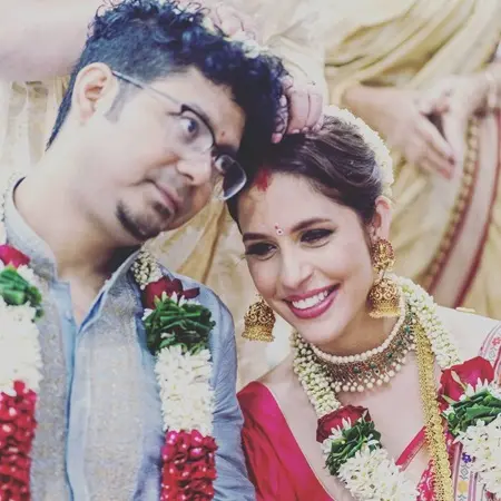 wedding picture of onjolee nair and shouvik basu