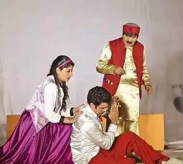 Nupur Nagpal with Asrani in a still from theatre play Makhichoos