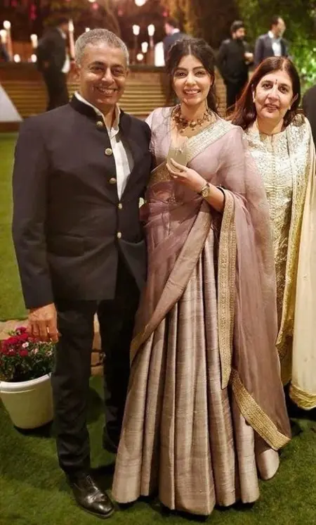 nupur nagpal with her parents