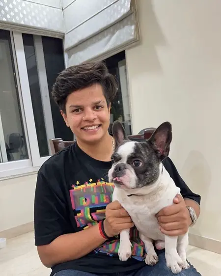 shafali verma with her pet dog