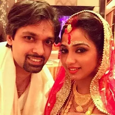 wedding picture of shreya ghoshal and shiladitya mukhopadhyaya