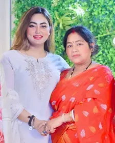 karishma hazarika with her mother