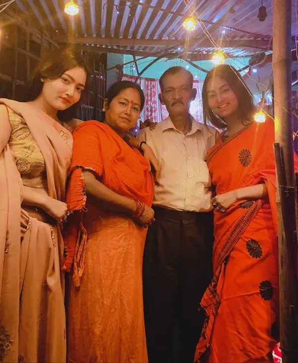 karishma hazarika with sister rishna and parents